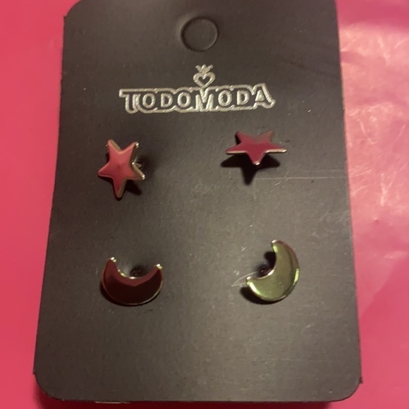 3/$20.  Two pairs Todomoda Earrings - Picture 2 of 4
